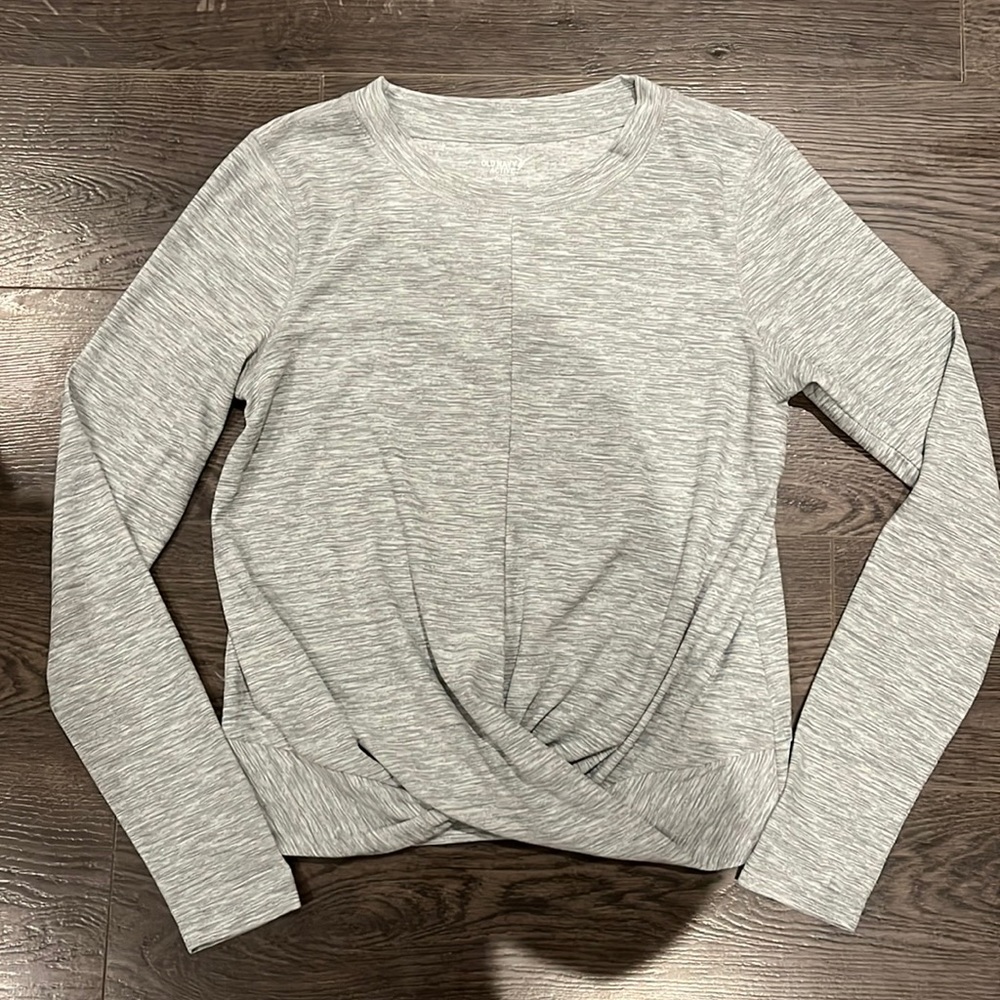 ✨3/$25 Grey crossover long sleeve